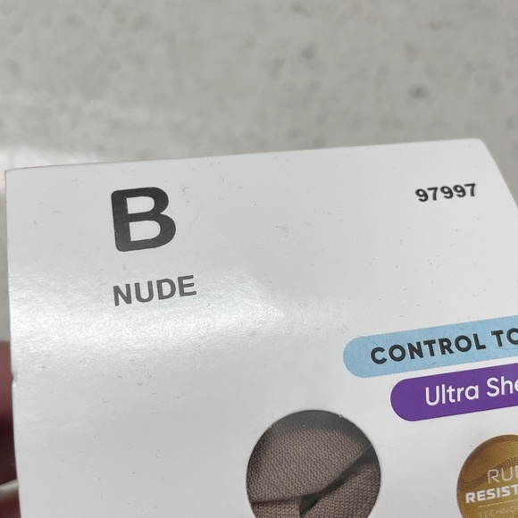 Women's Leggs Silken Mist Beautiful Sheer Tights In Nude, Size B (Medium) - Picture 5 of 10